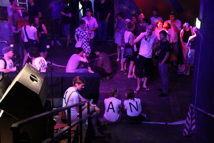 http://www.amycroft.co.uk/files/gimgs/28_band72dpifotosjuliafuchs-6-of-11.jpg